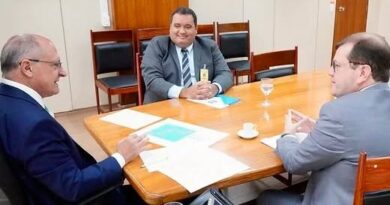 PREFEITO DE ARAPEÍ, RENÊ SE REÚNE COM O VICE-PRESIDENTE GERALDO ALCKMIN EM BRASÍLIA PREFEITO DE ARAPEÍ, RENÊ SE REÚNE COM O VICE-PRESIDENTE GERALDO ALCKMIN EM BRASÍLIA