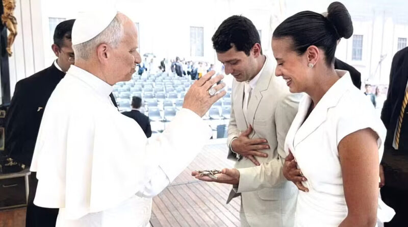 NOIVA DE CRUZEIRO É ABENÇOADA PELO PAPA LEÃO XIV DURANTE LUA DE MEL NO VATICANO